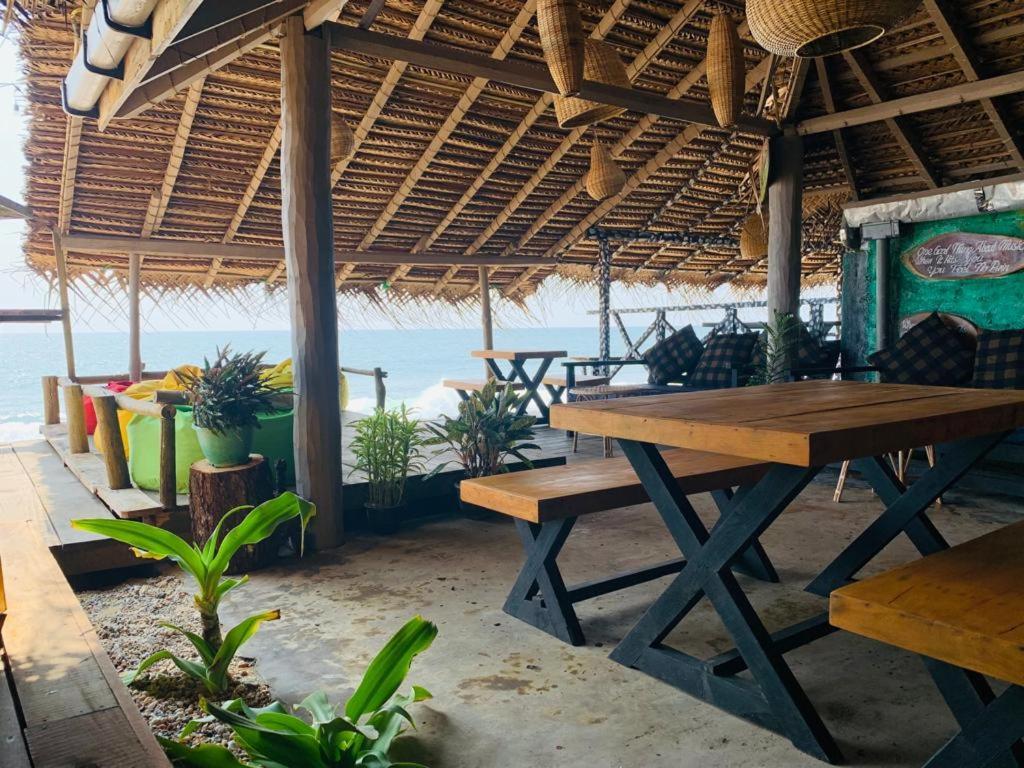 Backpack Beach Hostel & Reggae Bar Boossa ภายนอก รูปภาพ