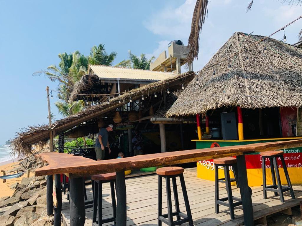 Backpack Beach Hostel & Reggae Bar Boossa ภายนอก รูปภาพ