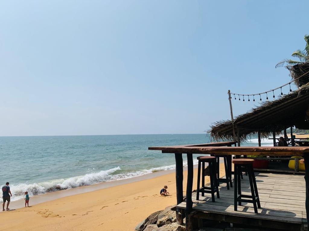Backpack Beach Hostel & Reggae Bar Boossa ภายนอก รูปภาพ