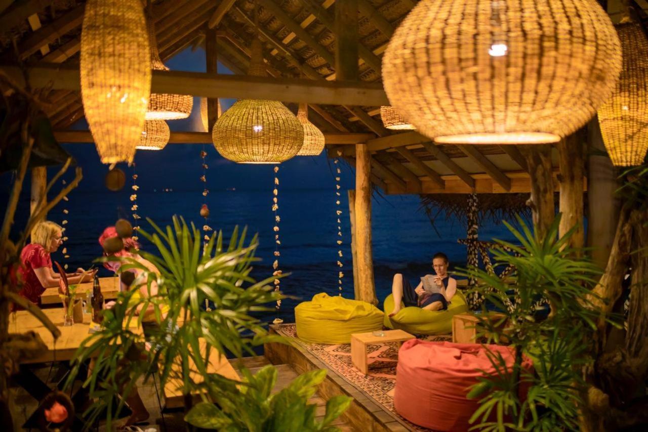 Backpack Beach Hostel & Reggae Bar Boossa ภายนอก รูปภาพ