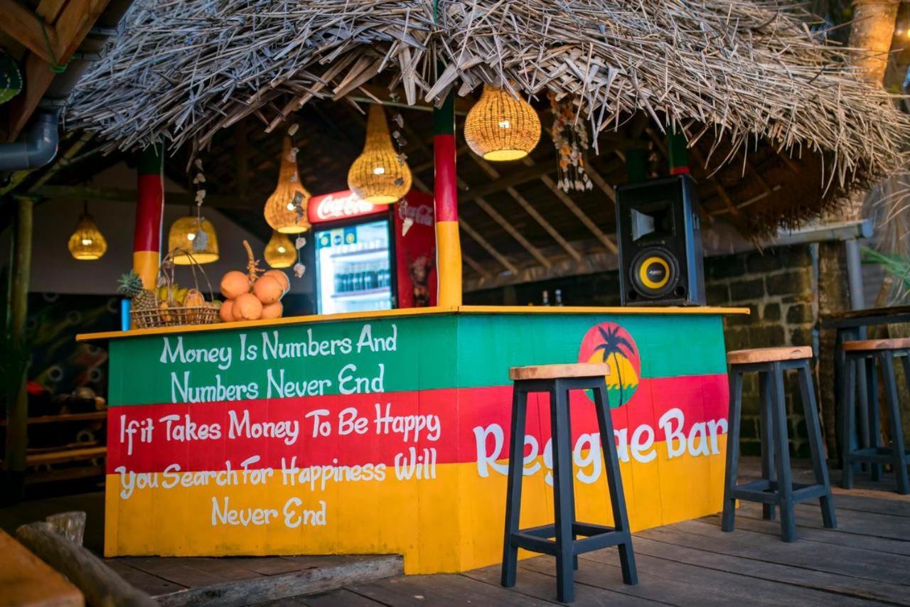 Backpack Beach Hostel & Reggae Bar Boossa ภายนอก รูปภาพ