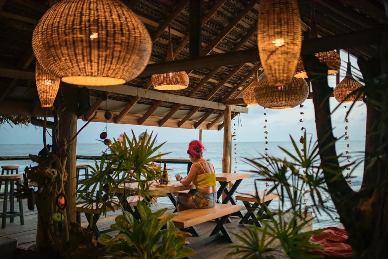 Backpack Beach Hostel & Reggae Bar Boossa ภายนอก รูปภาพ