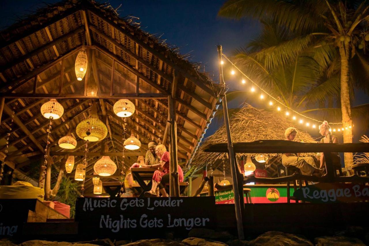 Backpack Beach Hostel & Reggae Bar Boossa ภายนอก รูปภาพ