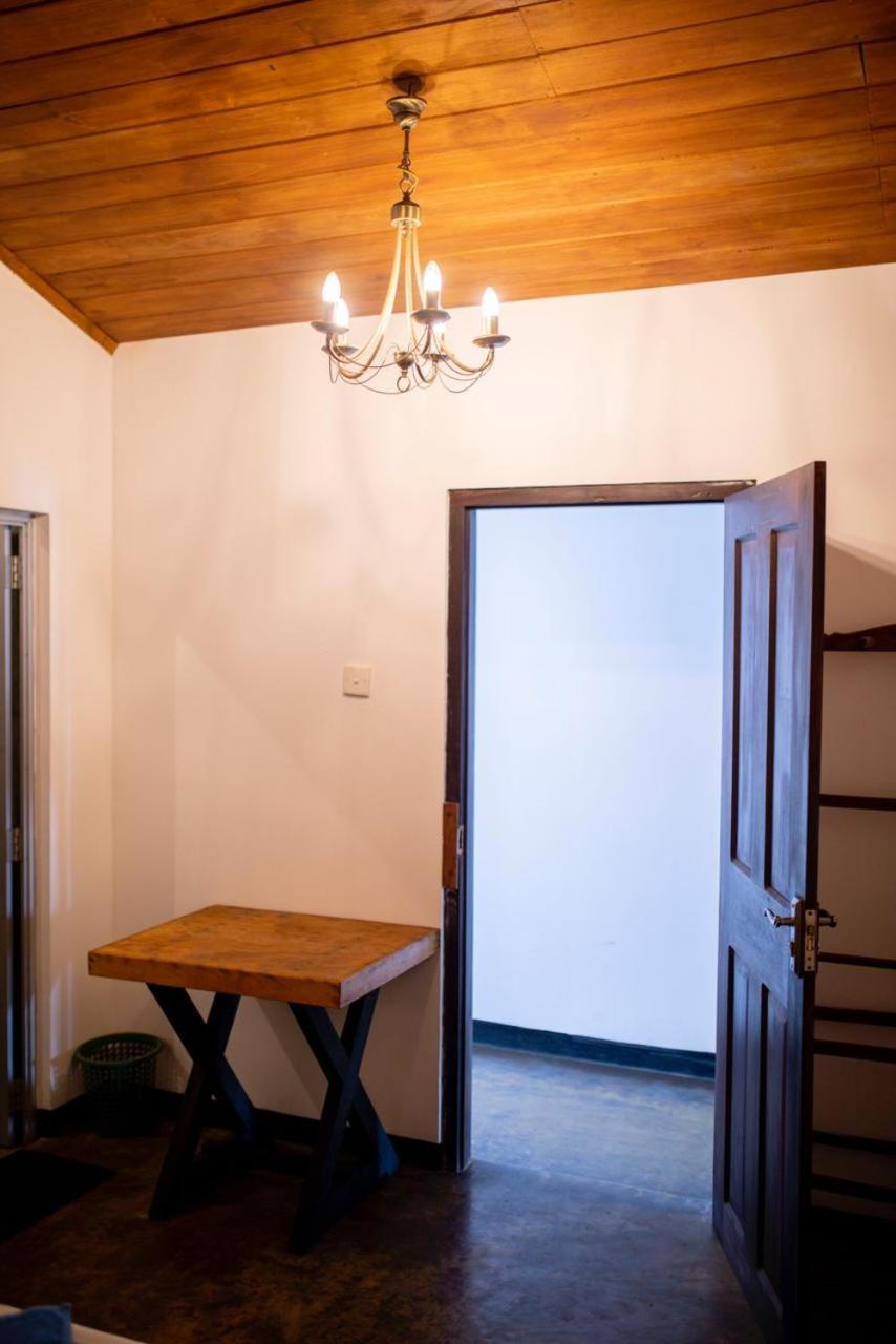Backpack Beach Hostel & Reggae Bar Boossa ภายนอก รูปภาพ