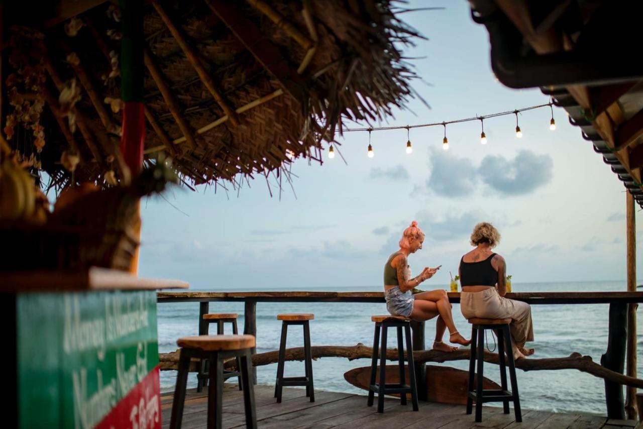 Backpack Beach Hostel & Reggae Bar Boossa ภายนอก รูปภาพ