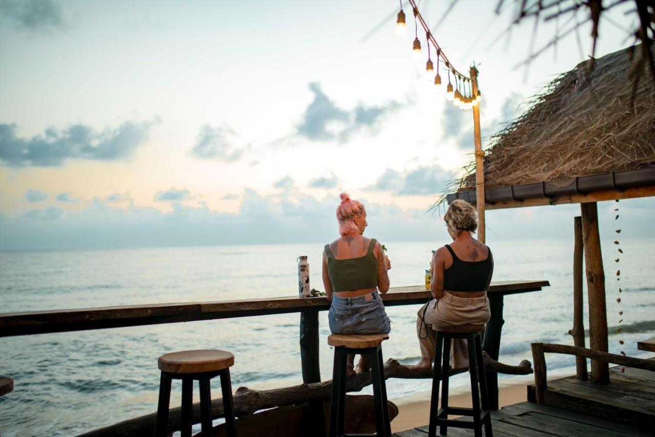Backpack Beach Hostel & Reggae Bar Boossa ภายนอก รูปภาพ