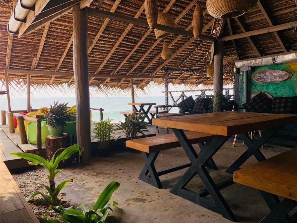 Backpack Beach Hostel & Reggae Bar Boossa ภายนอก รูปภาพ