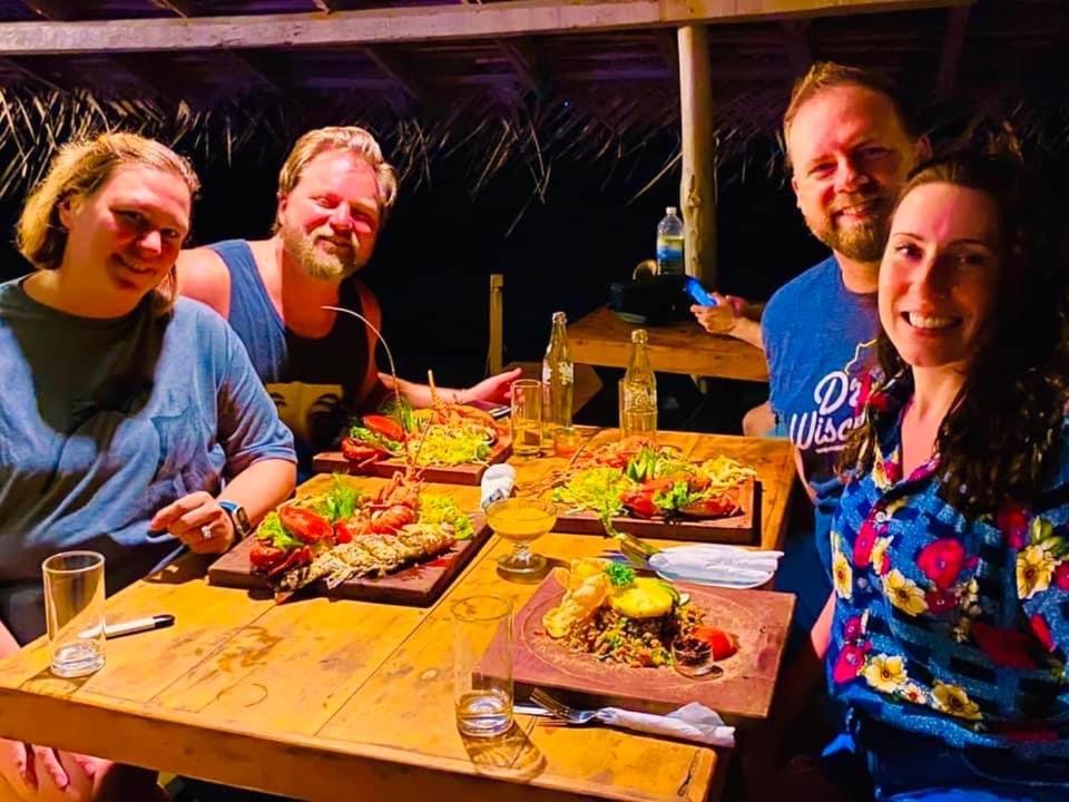 Backpack Beach Hostel & Reggae Bar Boossa ภายนอก รูปภาพ