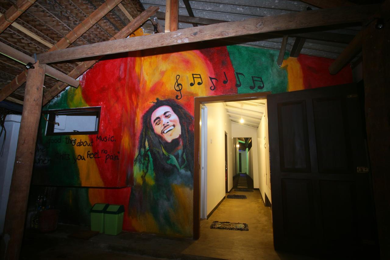 Backpack Beach Hostel & Reggae Bar Boossa ภายนอก รูปภาพ
