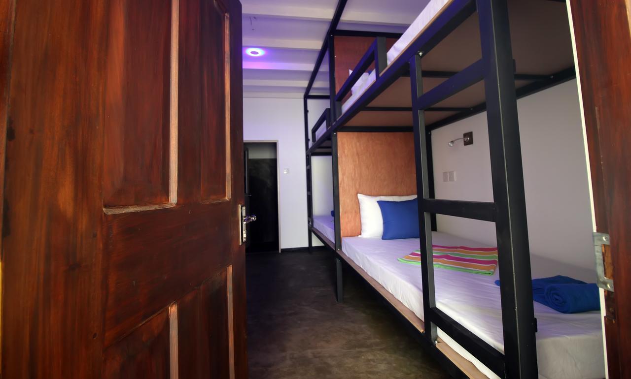 Backpack Beach Hostel & Reggae Bar Boossa ภายนอก รูปภาพ