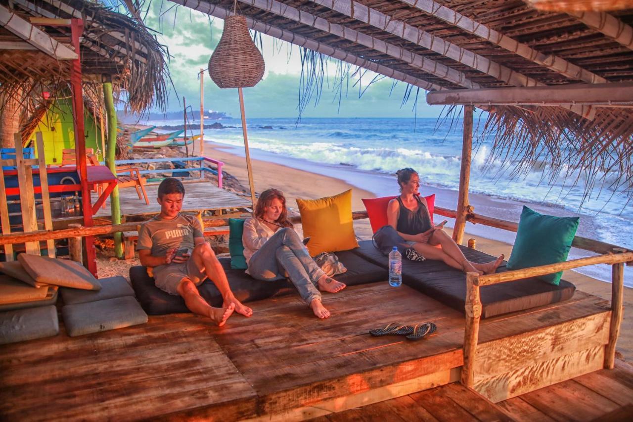 Backpack Beach Hostel & Reggae Bar Boossa ภายนอก รูปภาพ
