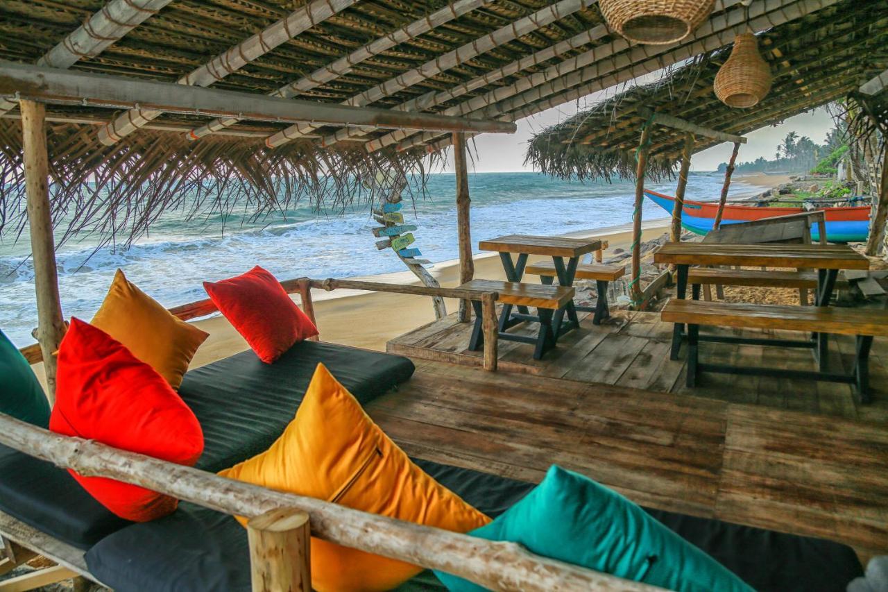 Backpack Beach Hostel & Reggae Bar Boossa ภายนอก รูปภาพ