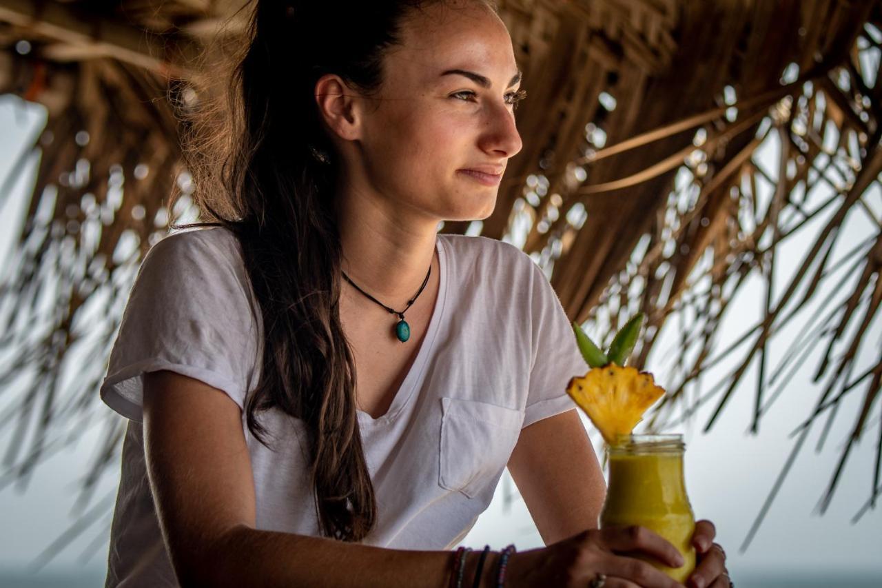 Backpack Beach Hostel & Reggae Bar Boossa ภายนอก รูปภาพ